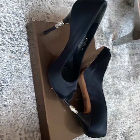 Authentic Gucci  size 6 - Picture 3 of 17
